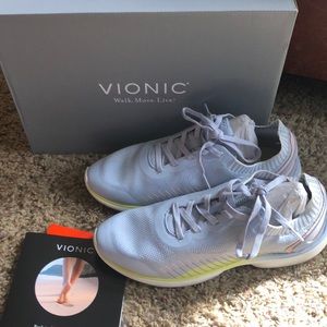 Vionic Embolden Sneaker size 9